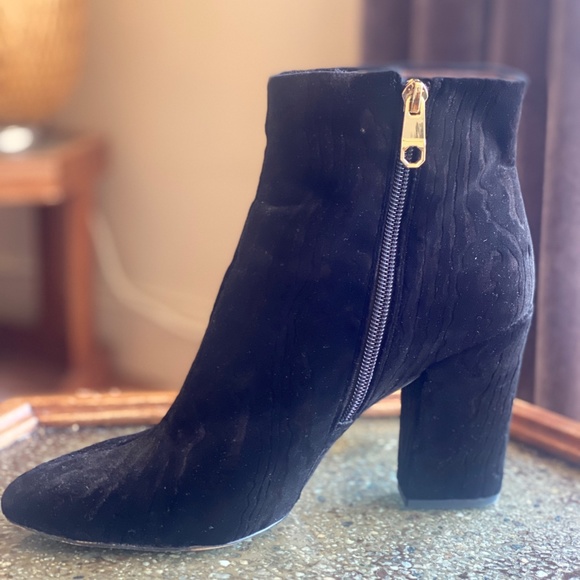 Boots - Picture 2 of 4